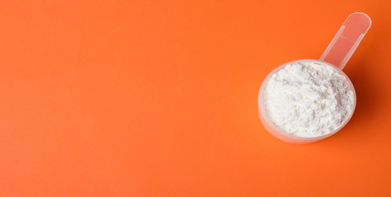 Creatine monohydrate and creatine HCL powders side by side